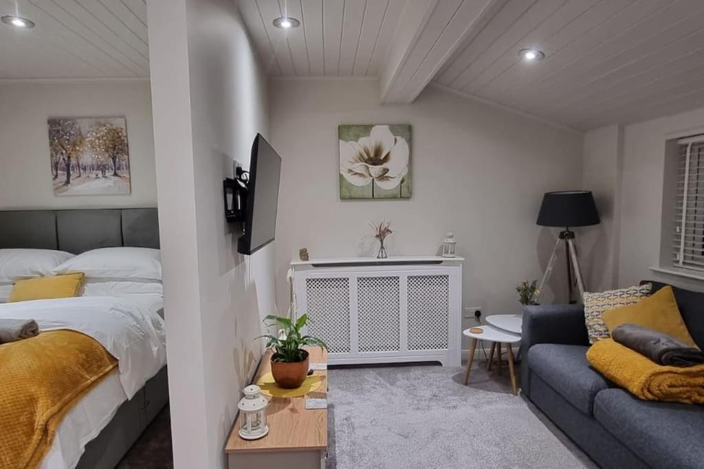 The Squirrels- Alresford, Essex Apartment ภายนอก รูปภาพ